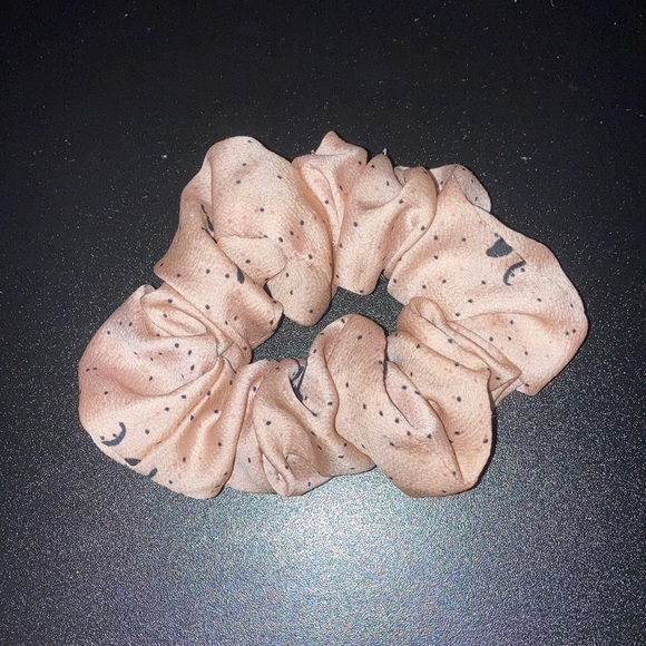 Dew Edit scrunchies - Picture 2 of 4